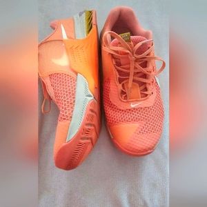 Women's size 7 Metcon Shoes